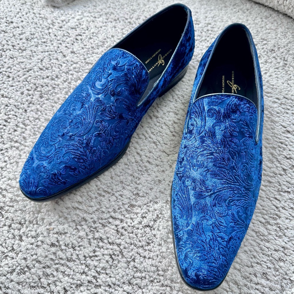 Men’s blue velvet dress shoes